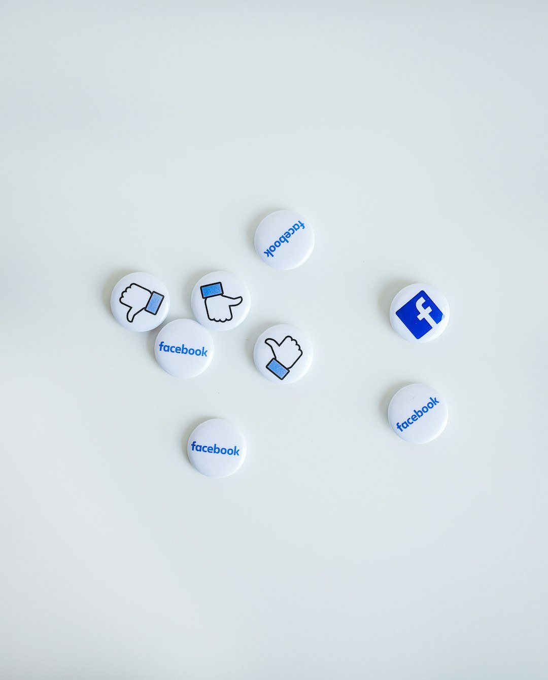 Features facebook-button-pins-i6wcdyw6ij8